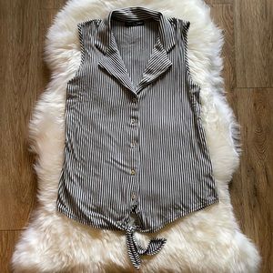 Kim & Cami Tie Bottom Tank Black/White S Medium